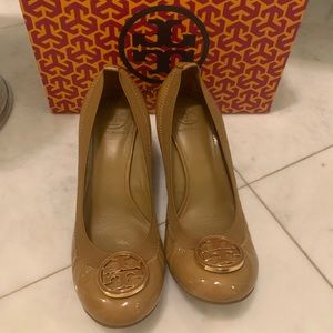 Tory Burch Caroline Wedge Sand size 7.5